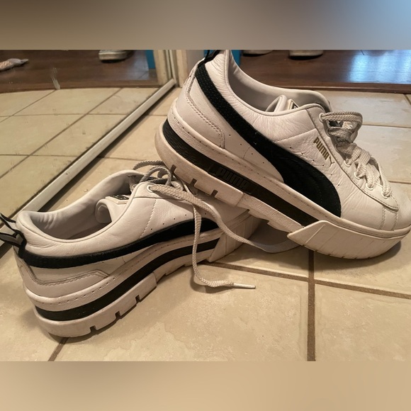 Puma Shoes - Puma Women’s Mayze platform sneakers. White. 8.5